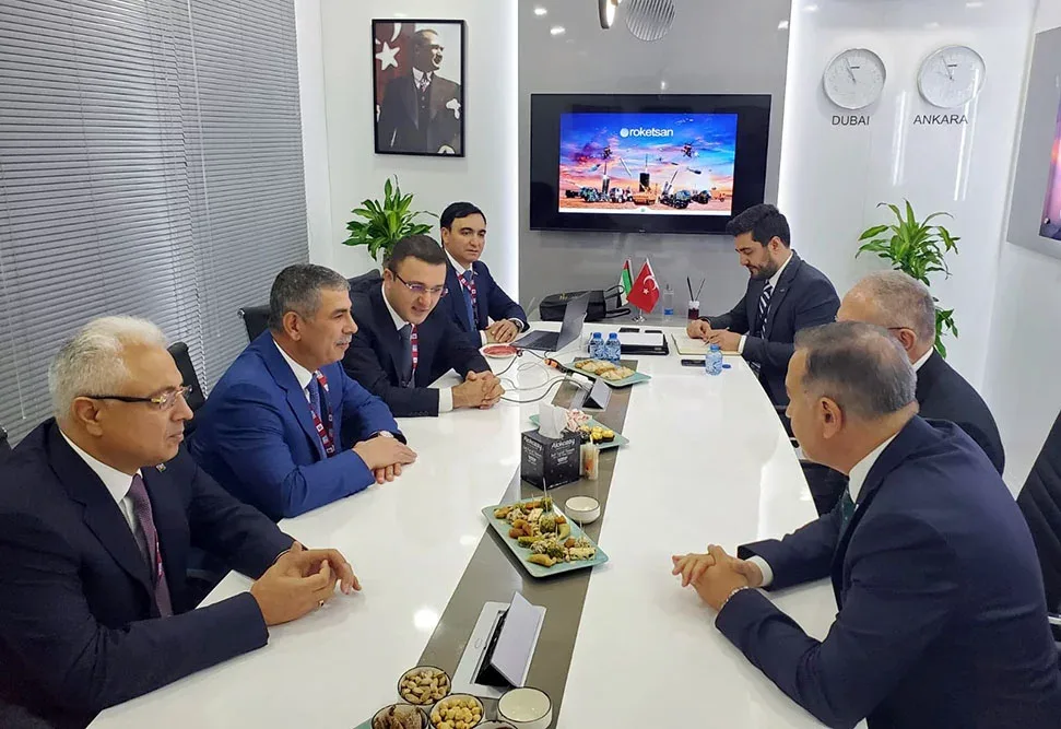 Müdafiə Nazirliyinin rəhbər heyəti "Dubai Airshow 2023" sərgisində iştirak edir - FOTO/ VİDEO