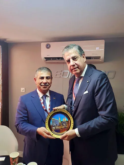 Müdafiə naziri "Leonardo" şirkətinin məhsulları ilə - TANIŞ OLDU - FOTO