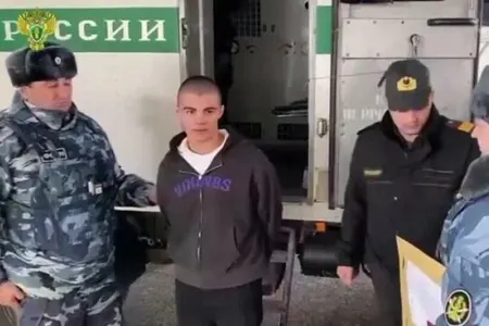 Azərbaycan qalmaqallı blogeri Rusiyaya ekstradisiya etdi - VİDEO