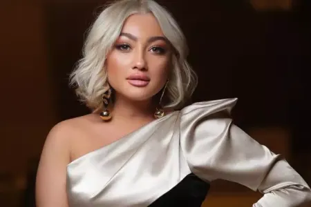 Aparıcı Zümrüdün maşınına hücum olunub - VİDEO