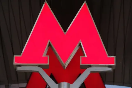 Metroda DƏHŞƏT YAŞANDI - Sərnişinlərə ATƏŞ AÇILDI