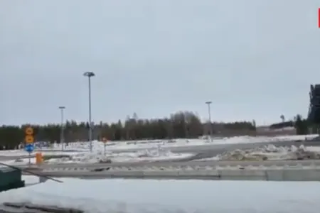 Finlandiya ilə Rusiya arasında GƏRGİNLİK: - Sərhədlər bağlanır - VİDEO