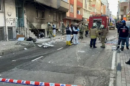 İstanbulda partlayış oldu - Ölən var - FOTOLAR
