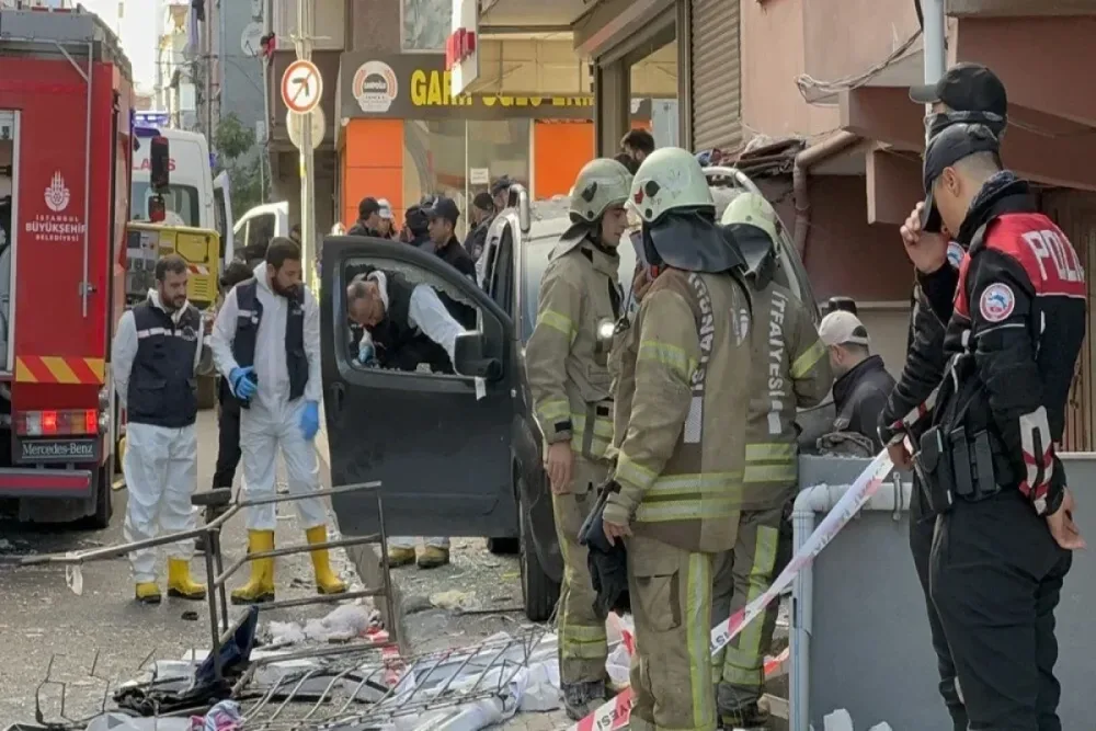 İstanbulda partlayış oldu - Ölən var - FOTOLAR