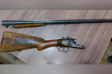 Siyəzən sakini könüllü olaraq sənədsiz silahını polisə təqdim edib