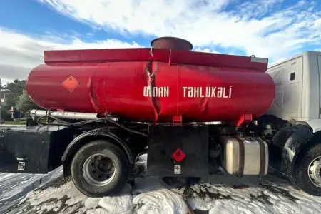 Bakıda yanacaqdaşıyan maşın yandı
