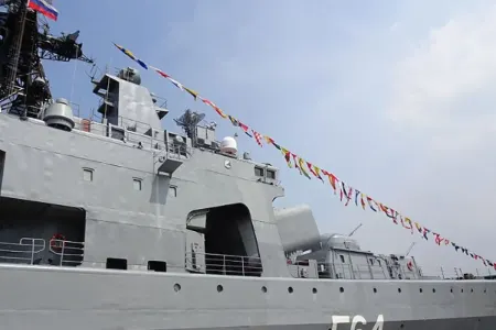 Rusiyanın döyüş gəmiləri Hindistan limanında