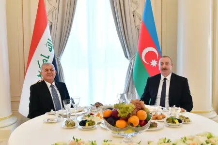 İraq Prezidentinin şərəfinə rəsmi nahar verildi