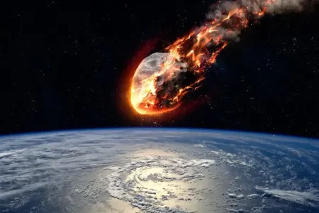 Avtomobilin üstünə meteorit düşdü - FOTO