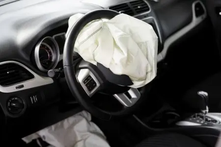 "Prius" aşdı: Ölən və yaralananlar var - VİDEO