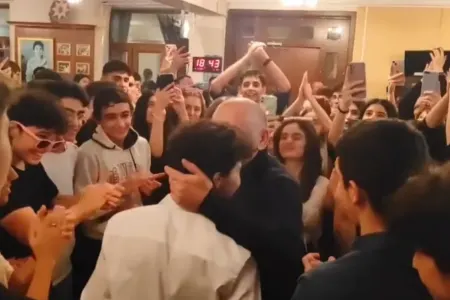 Lisey şagirdləri Vəsait dayını belə təbrik etdi - MARAQLI VİDEO