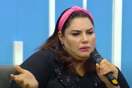 Aytən Səfərova kişiləri tənqid etdi: - “Burnunuzdan, qulağınızdan çıxan tükləri az qala hörəsiniz”