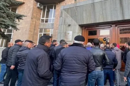İrəvanda növbəti etiraz AKSİYASI: - Tələb edirlər ki...