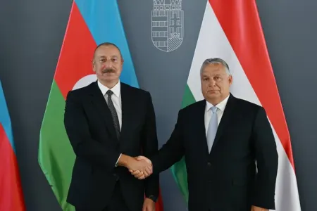 İlham Əliyevin Viktor Orbanla görüşü başladı