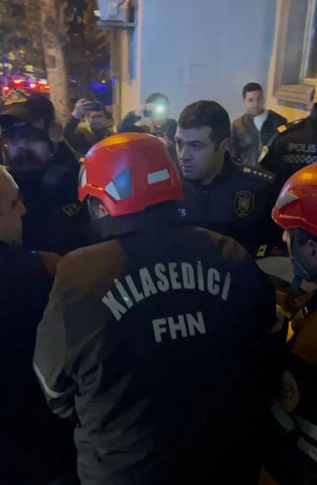 Bakıda İKİNCİ DƏHŞƏTLİ YANĞIN: - POLİS ƏMƏKDAŞI XƏSARƏT ALDI - FOTOLAR