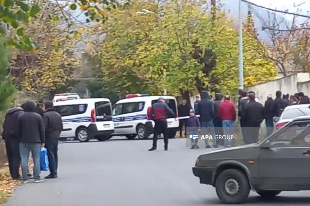 Azərbaycanda qadın küçədə getdiyi yerdə... - FOTO