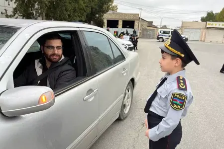 Bu uşaqlar bir günlük yol polisi oldular - VİDEO