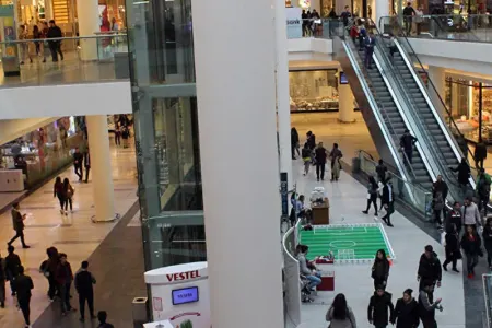 Bakıda ticarət mərkəzindən görün nə oğurladılar