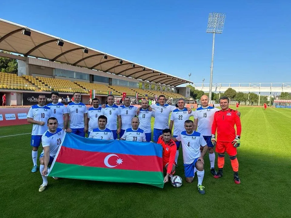 Azərbaycanlı deputatlar futbol oynadı - FOTOLAR