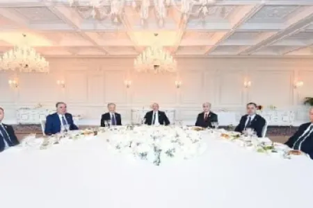 İlham Əliyev hökumət basçılarının şərəfinə ziyafət verdi