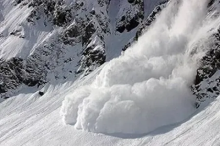 Alpinistlər qar uçqunu altında qaldı - Ölənlər var