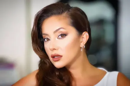 Ayan Babakişiyeva: "Pul verib, efirə çıxmamışam" - VİDEO