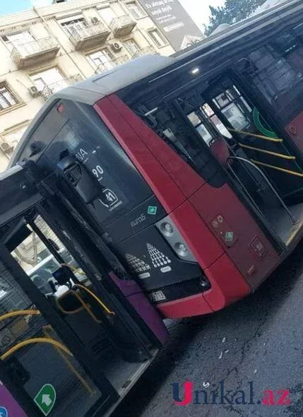 TƏCİLİ! Bakıda DƏHŞƏTLİ QƏZA - Sərnişin avtobusları TOQQUŞDU - FOTO