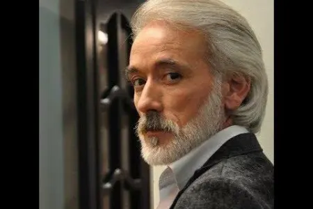 Aktyor üsyan etdi: - "Gecədən səhərədək çılpaq qadınlara baxıb..."