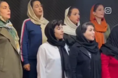 Güneyli sənətkarlar “Arşın mal alan” oxudu - VİDEO