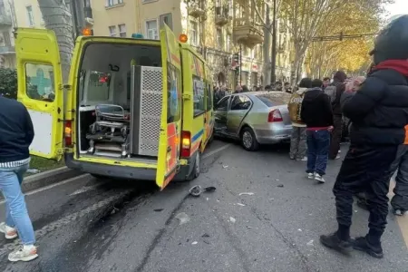 Polis avtomobili ilə təcili yardım maşını - TOQQUŞDU