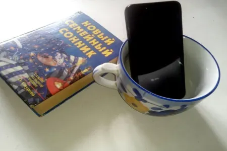 Yatmazdan əvvəl telefon boş stəkana qoyulmalıdır - – SƏBƏB