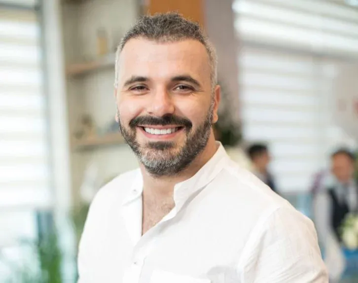 Bakıda tanınmış aparıcının maşını qarət olundu - FOTO