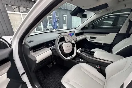 Bu dövlət qurumu işçilər üçün full salon - AVTOMOBİLLƏR ALIR