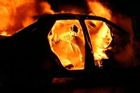Kürdəmirdə "Mercedes" yandı