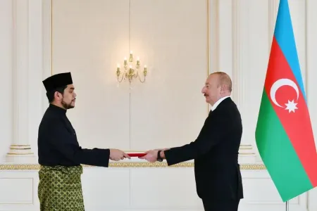 Prezident Malayziya səfirinin etimadnaməsini qəbul edib