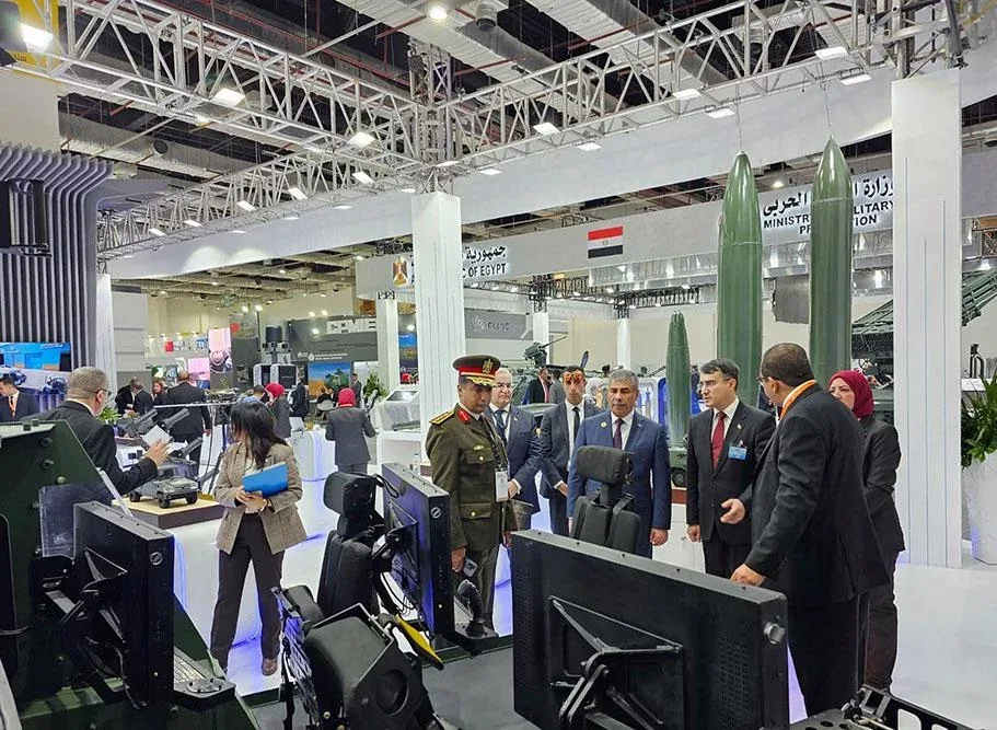 Zakir Həsənov Misirdə müasir silah və döyüş texnikası nümunələrini izləyib - FOTO