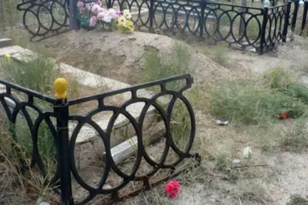 Oğlunu basdırmağa getdi, ərinin məzarının yanında öldü