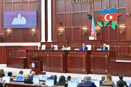 Milli Məclisdə deputatlar arasında - FİKİR AYRILIĞI