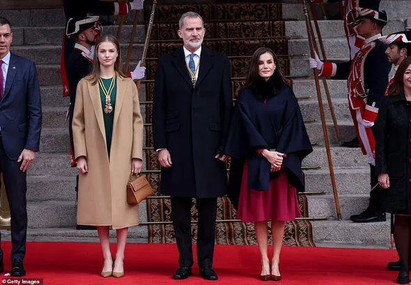 İş adamı kraliça ilə görüşürmüş - Ölkədə qalmaqal - FOTO