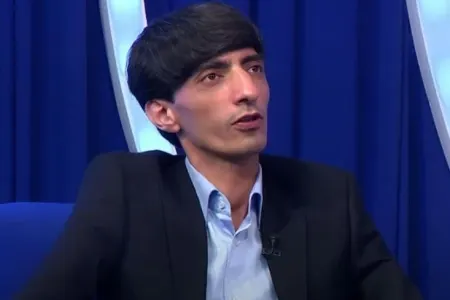 "Balaəli bunu pul xatirinə edir" - Meyxanaçı Vüqar