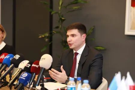 ""Kapitalbank" 100 milyon manata yaxın mənfəəti müştərilərlə paylaşıb" - Fərid Hüseynov