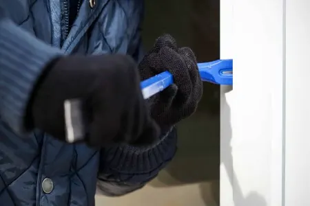 Qapı pəncərə oğrusu tutuldu