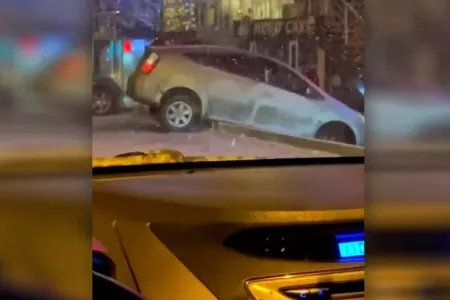 "Prius" artıq piyada yolunda hərəkət edir - VİDEO
