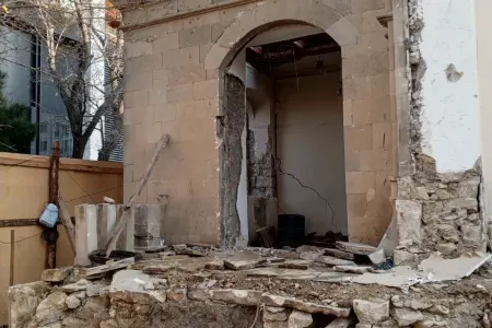 Bakıda qeyri-yaşayış sahəsinin söküntüsü zamanı - MƏNZİLLƏR DAĞIDILDI
