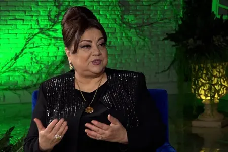 “Bağıraraq namusdan danışırlar, axı səni tanıyırlar”