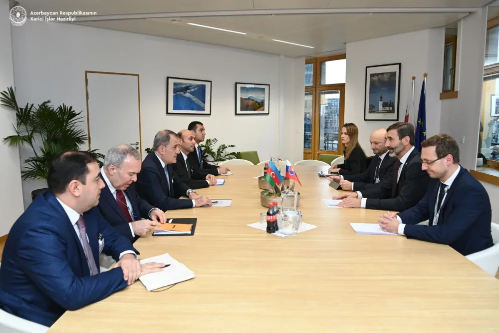 Ceyhun Bayramov Slovakiyanın xarici işlər naziri ilə görüşüb