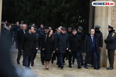 Dövlət və hökumət rəsmiləri Fəxri xiyabanda... - FOTO