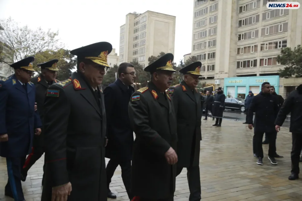 Dövlət və hökumət rəsmiləri Fəxri xiyabanda... - FOTO