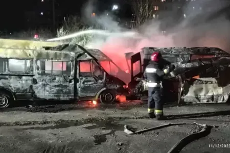Bir neçə təcili tibbi yardım maşını alışaraq yanıb