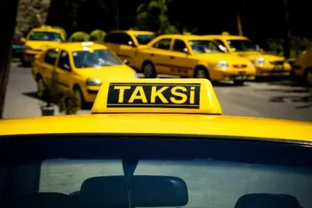 Anasının taksidə qoyub getdiyi uşaqla bağlı - YENİ XƏBƏR - FOTO